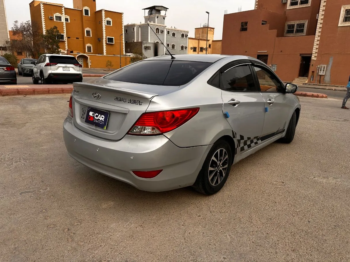 Car image 5