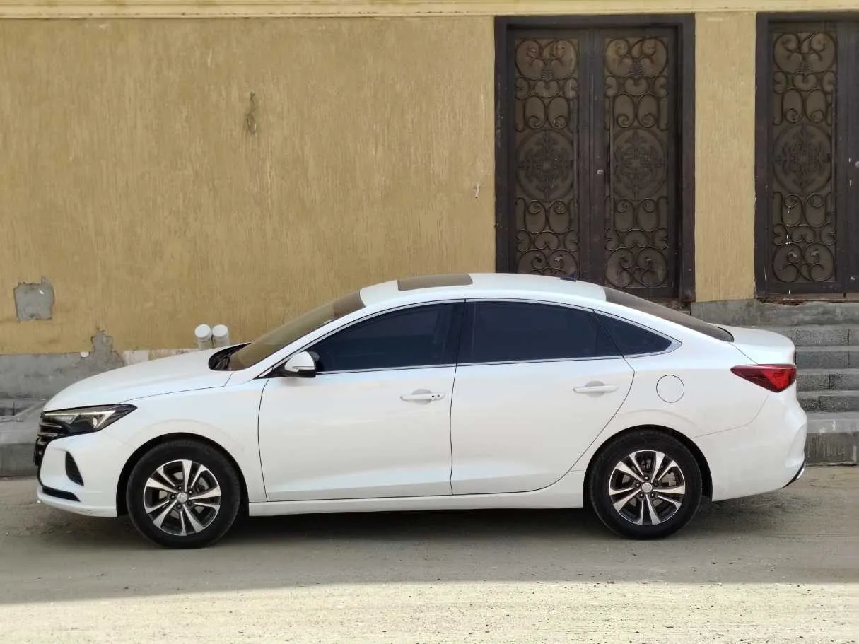 Car image 8