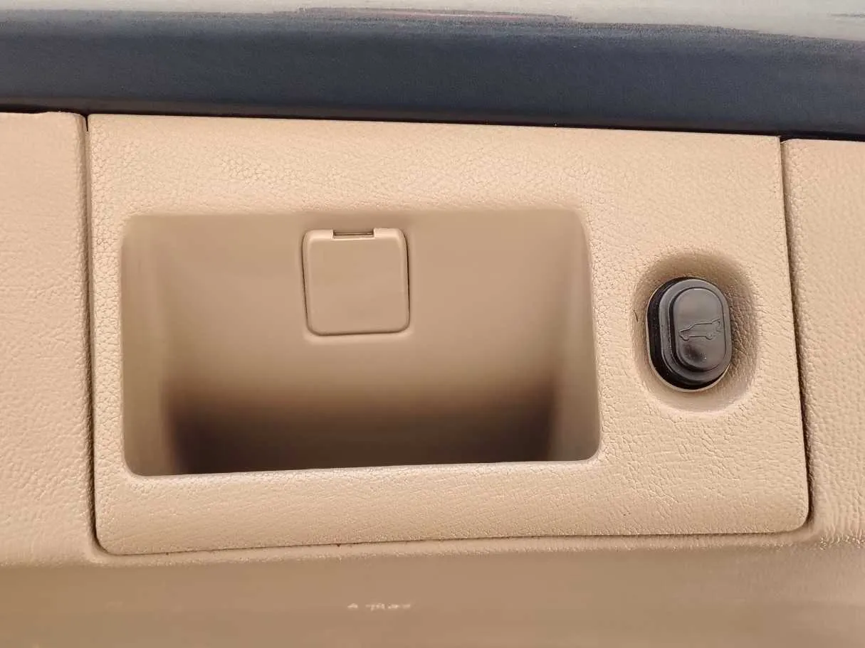 Car image 35