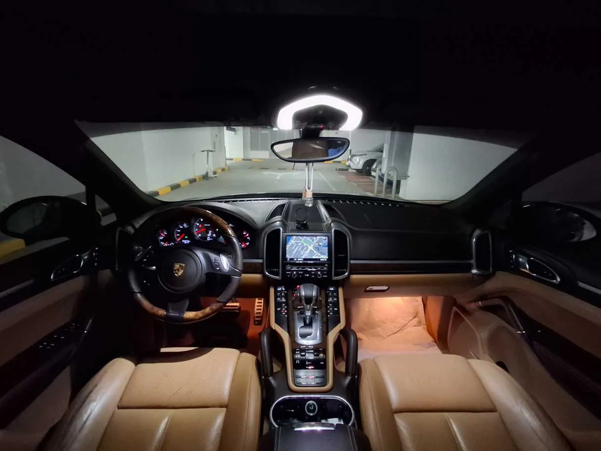 Car image 18
