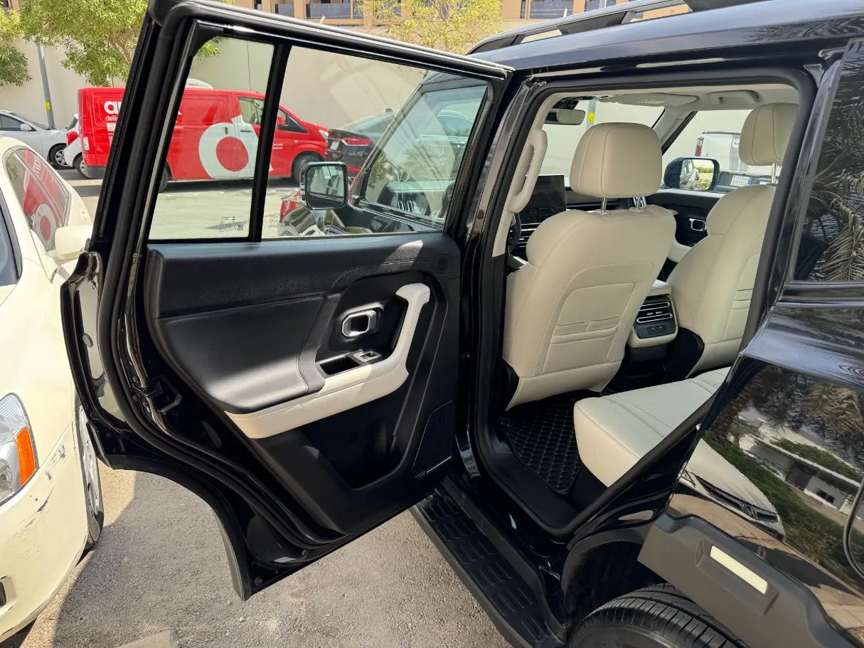 Car image 10