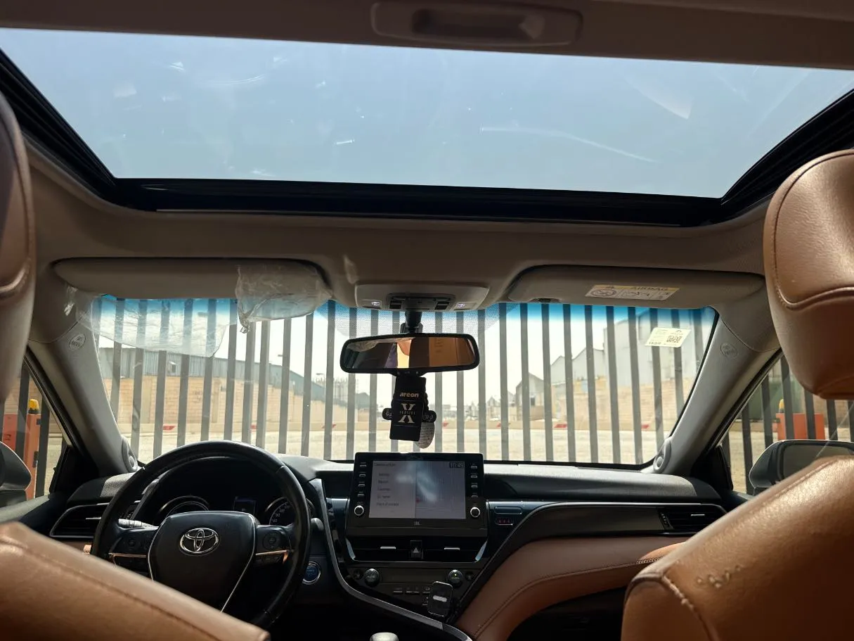Car image 14