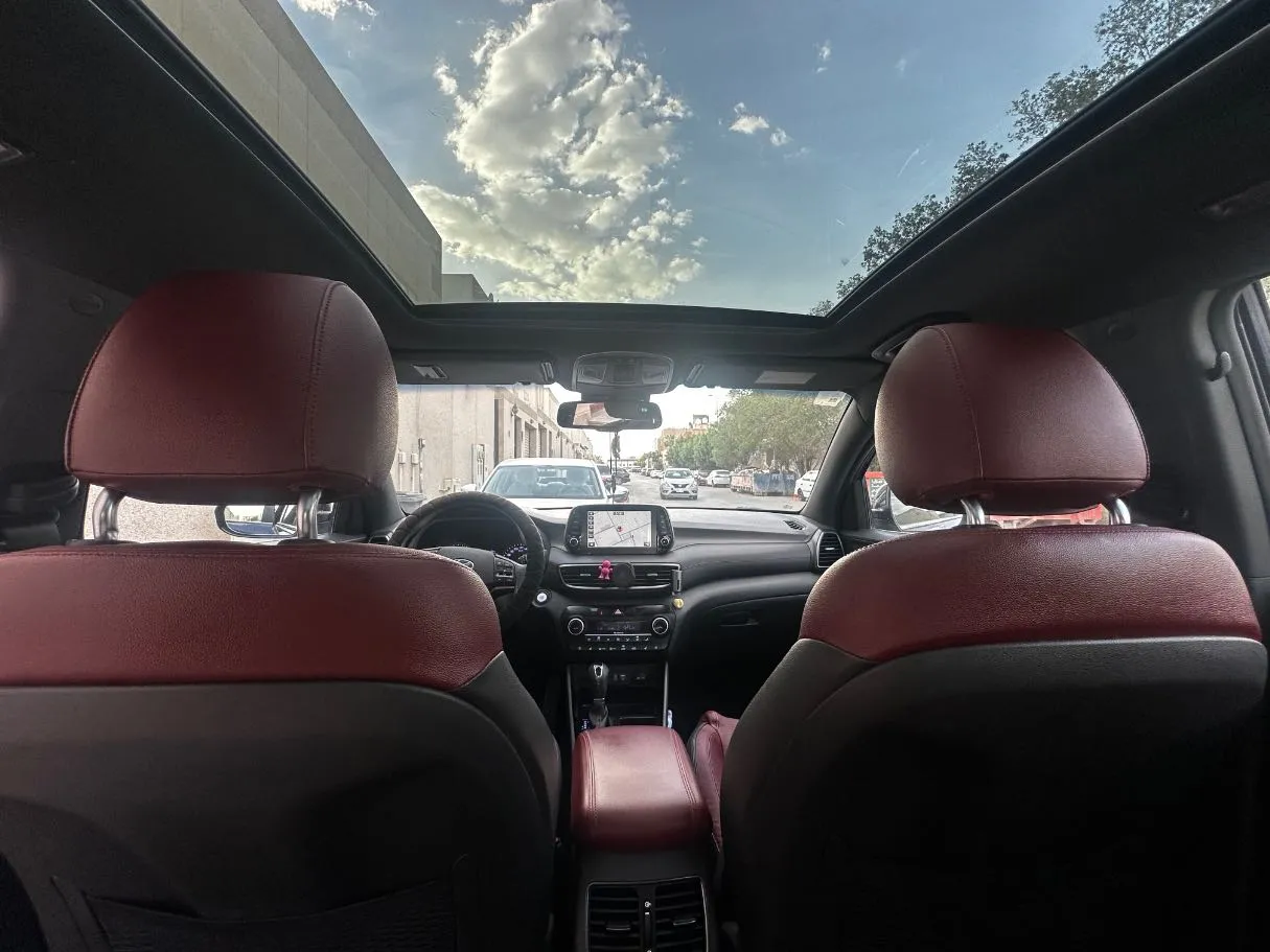 Car image 16