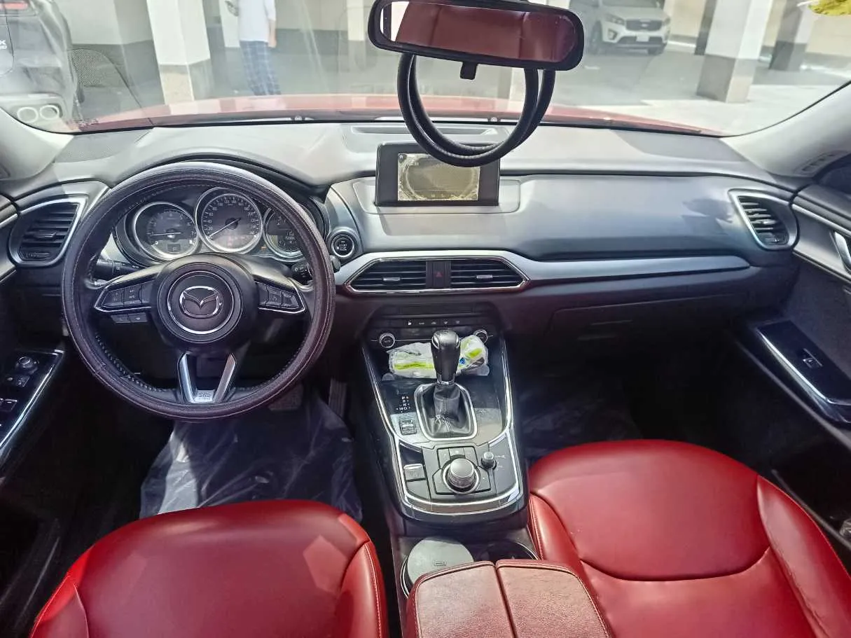 Car image 19