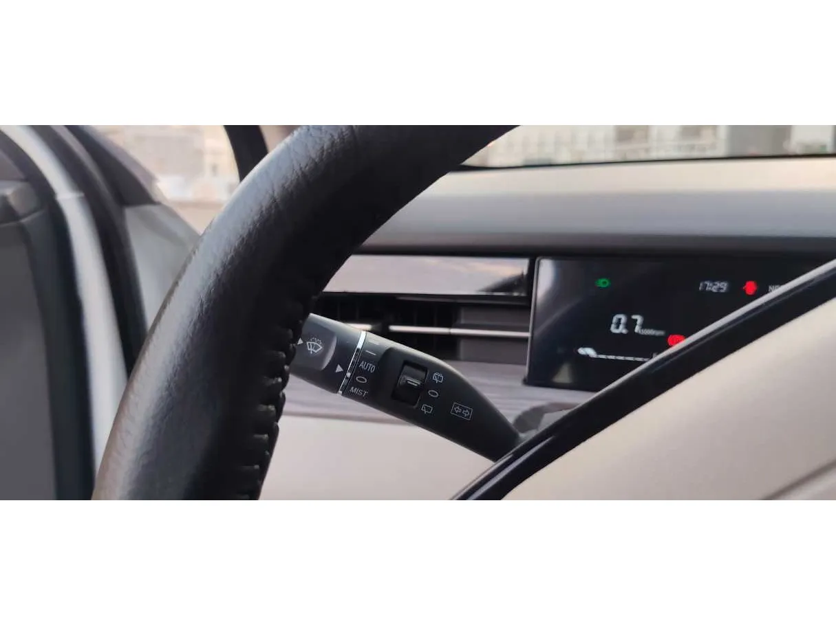 Car image 25