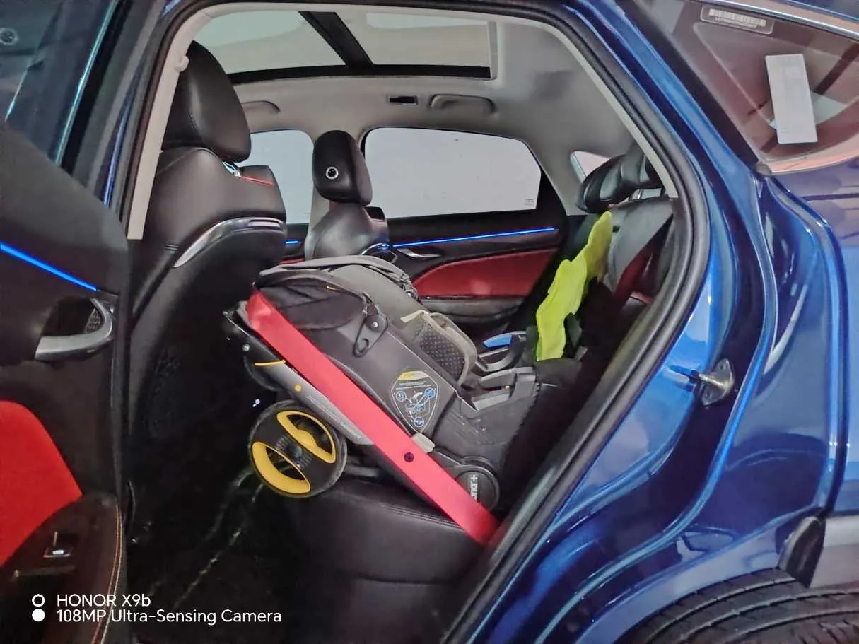 Car image 20