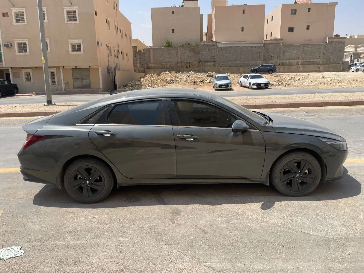 Car image 4