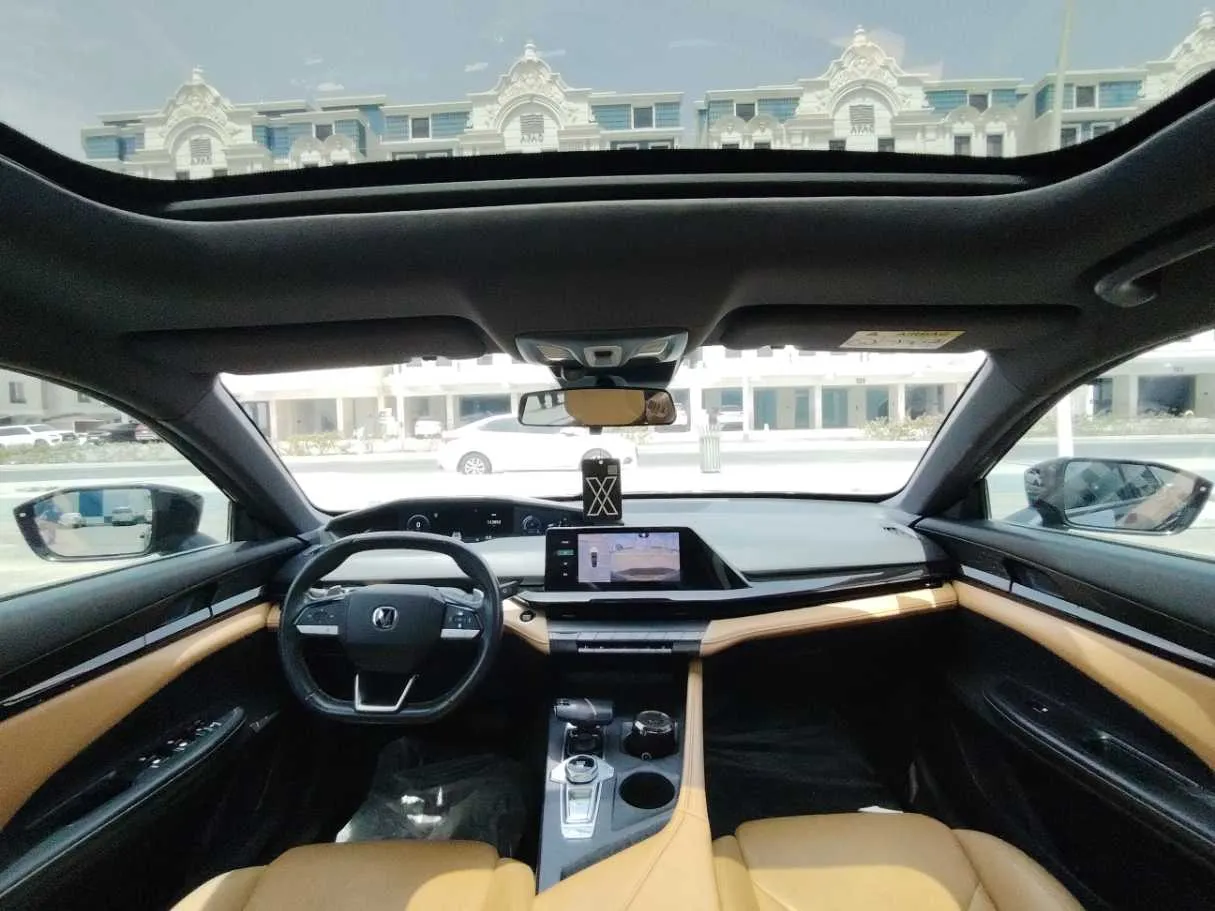 Car image 17