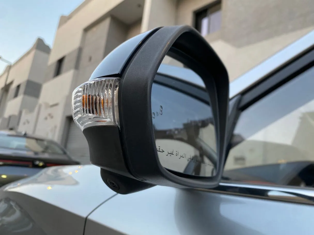 Car image 25