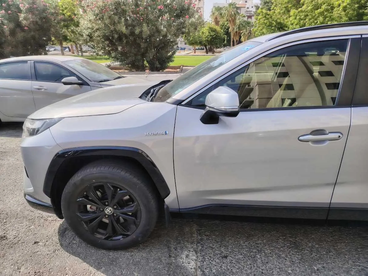 Car image 9