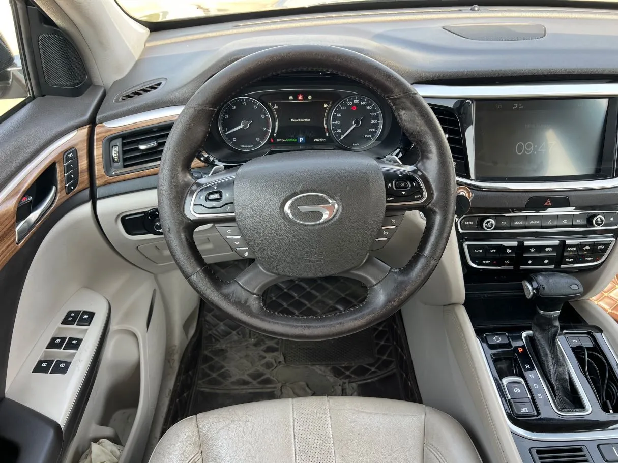 Car image 19