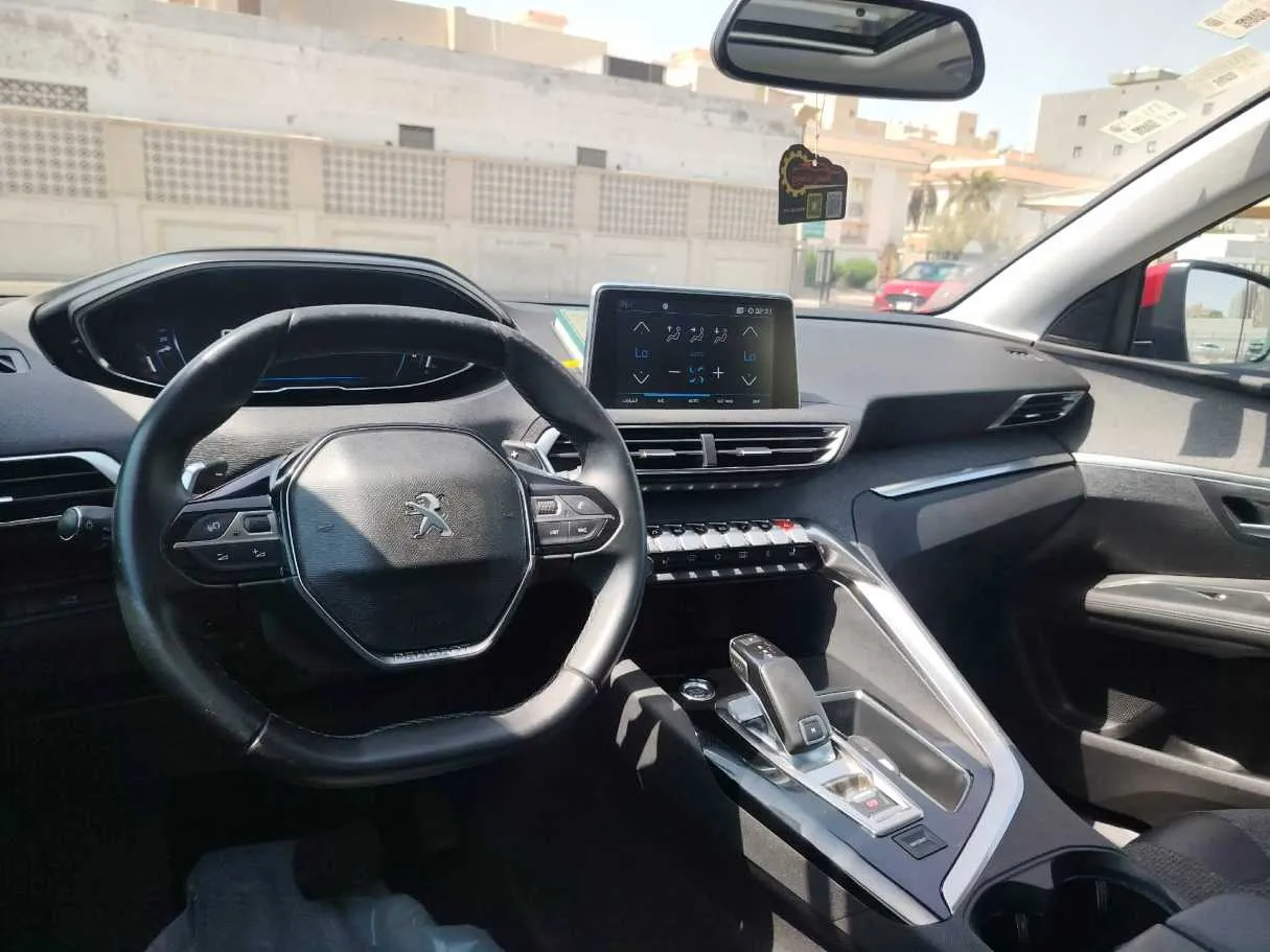 Car image 30