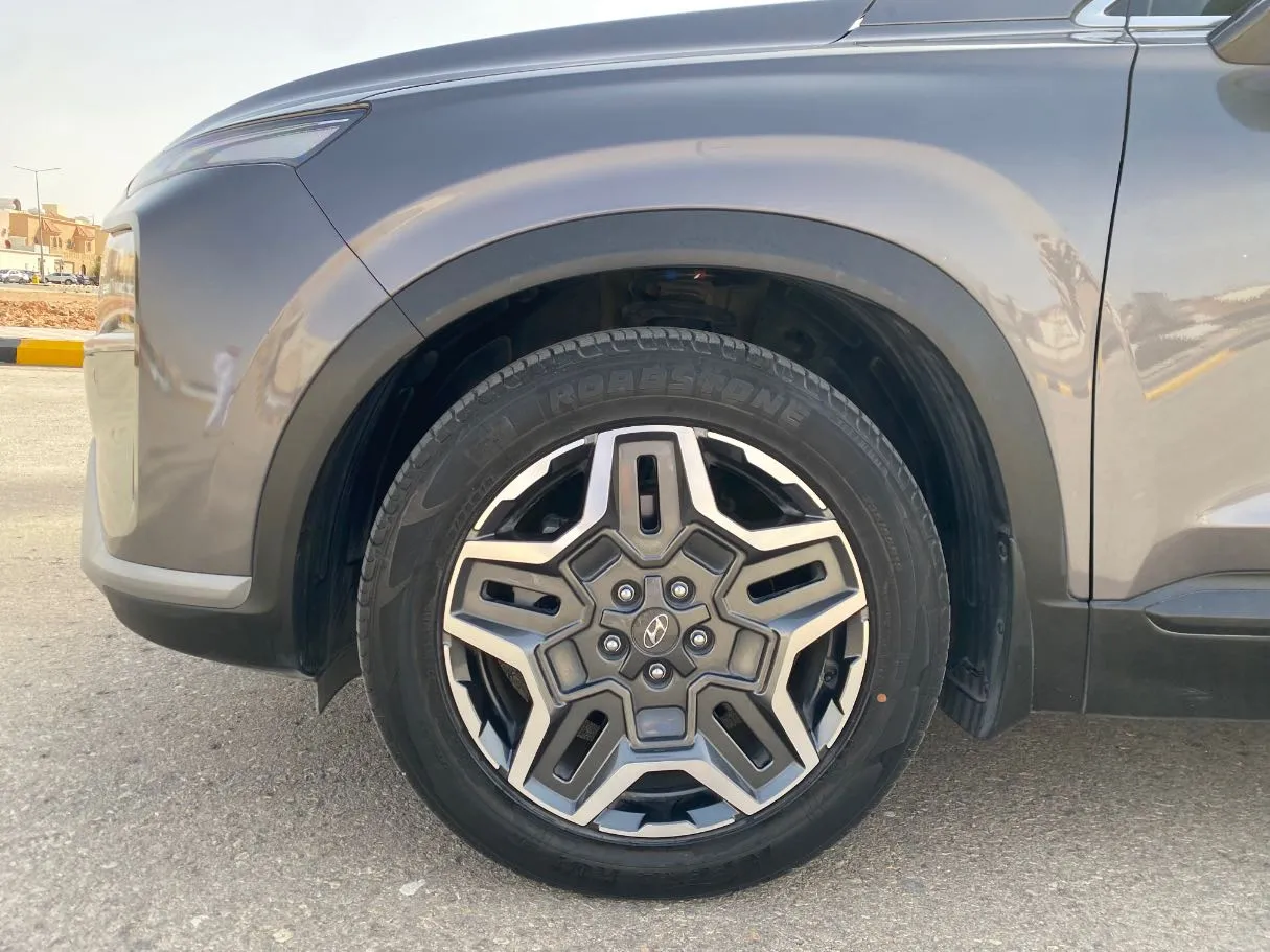 Car image 9