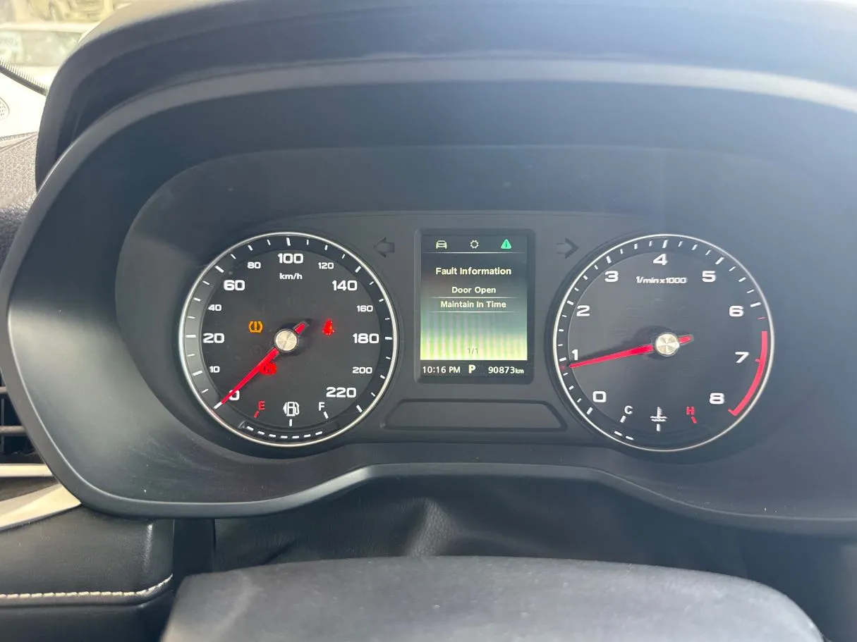 Car image 11