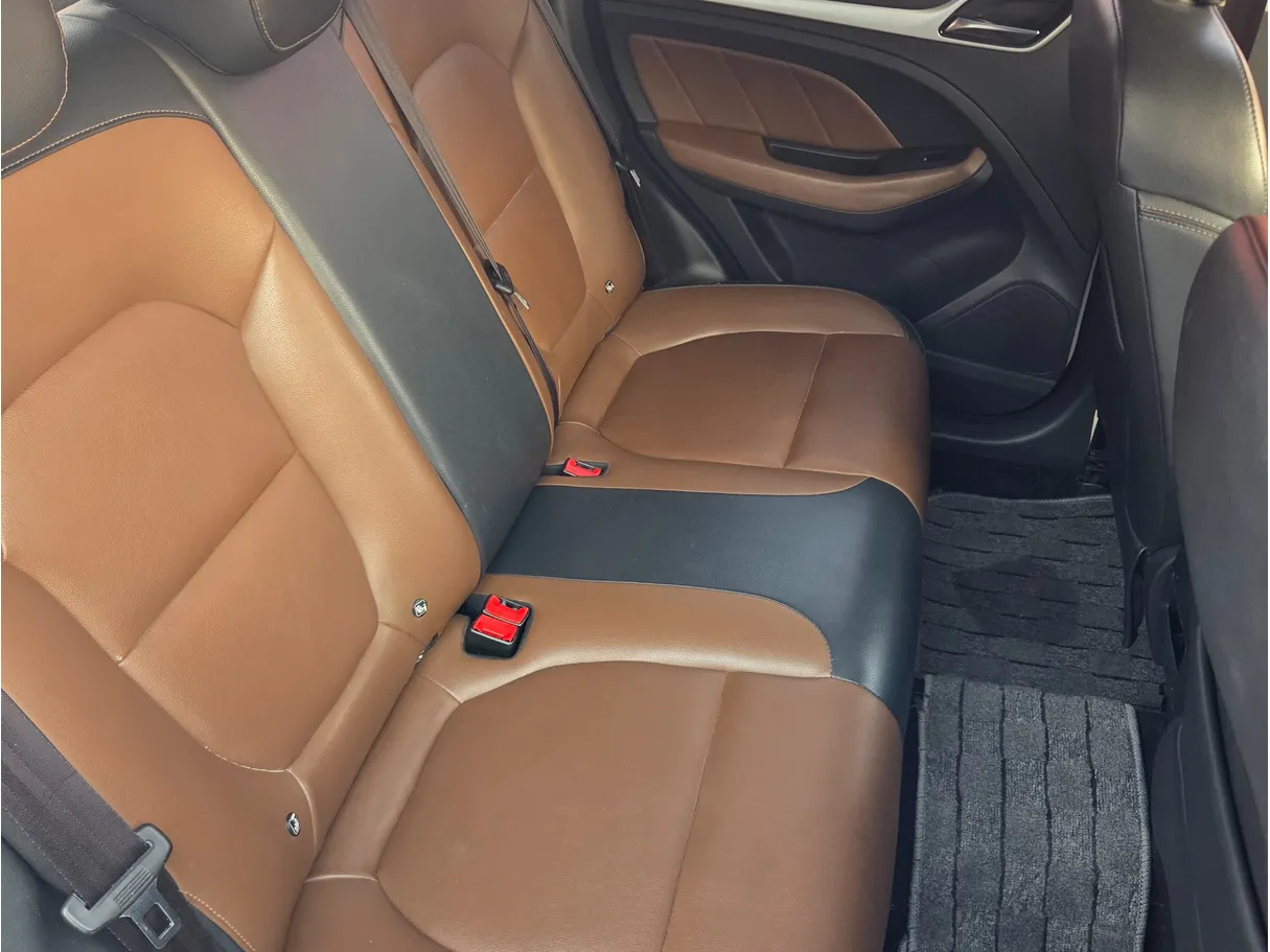 Car image 9