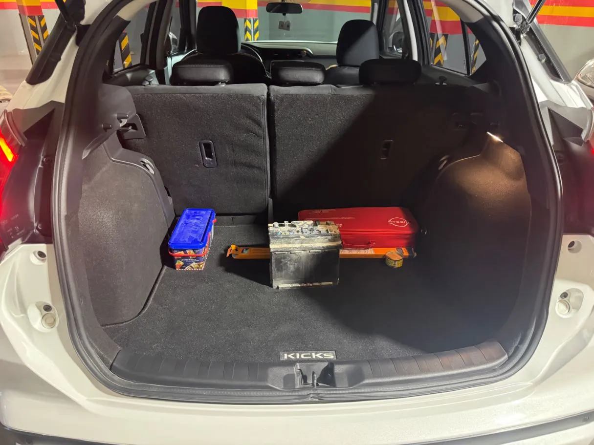 Car image 19