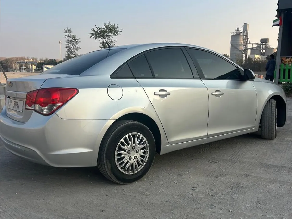 Car image 3