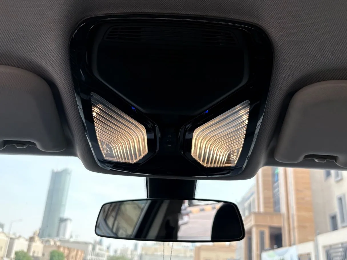 Car image 28