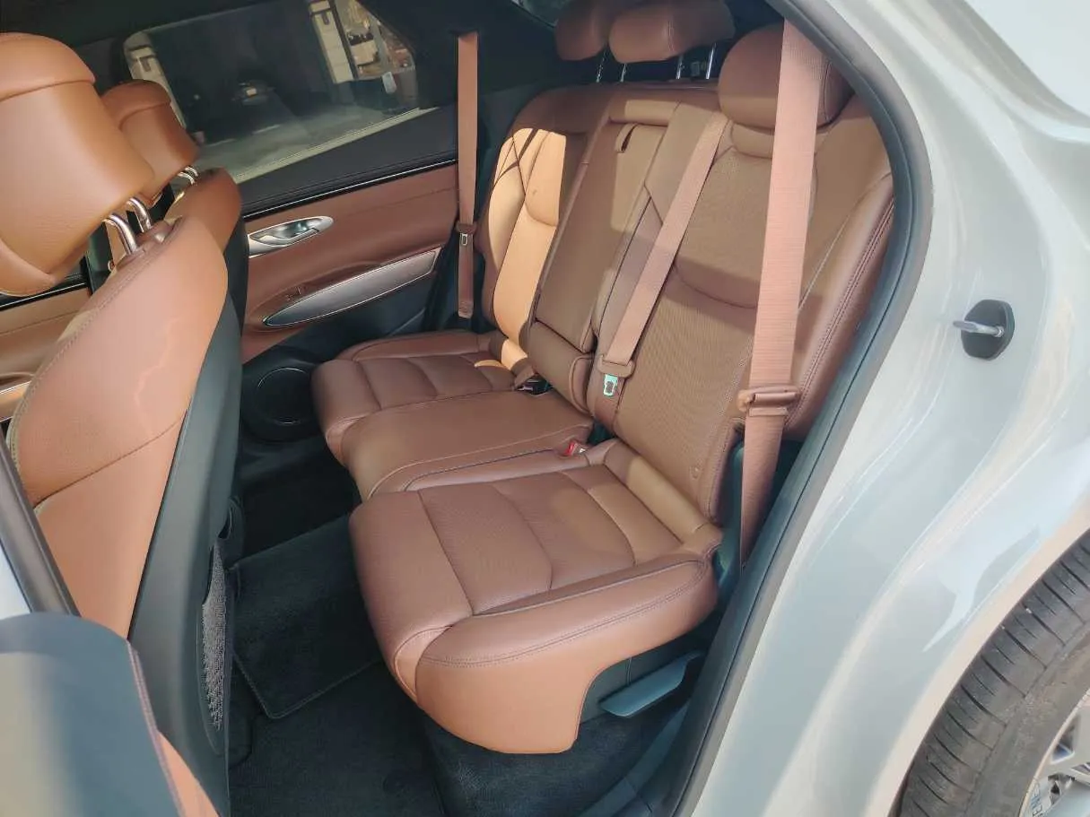 Car image 15