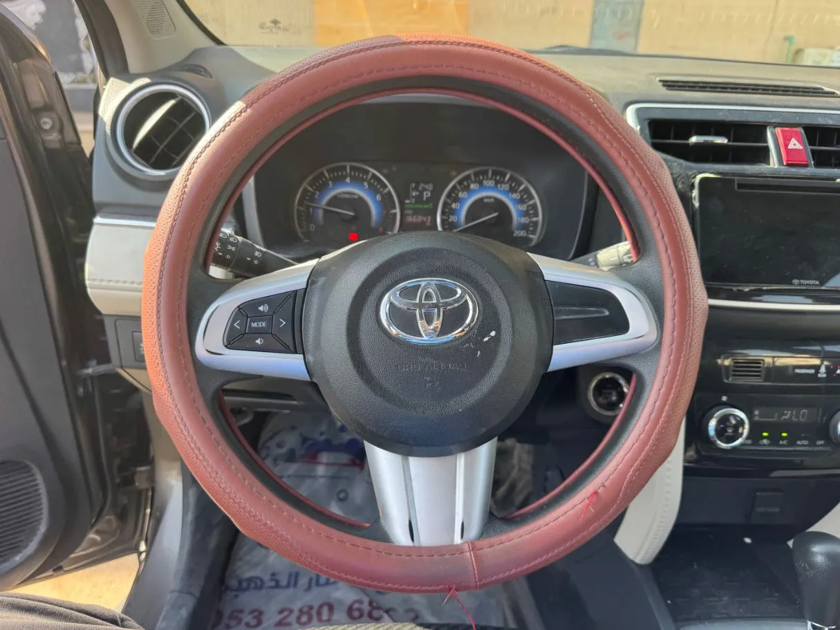 Car image 17
