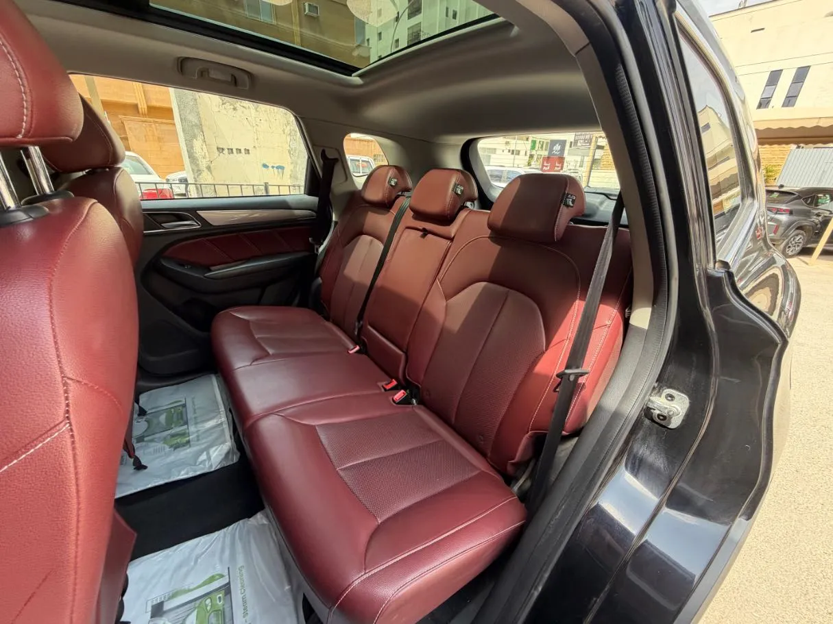 Car image 13