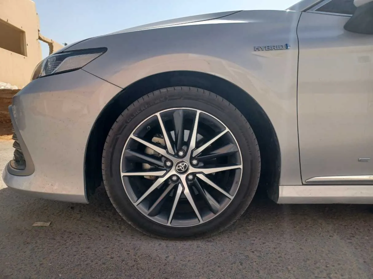 Car image 9