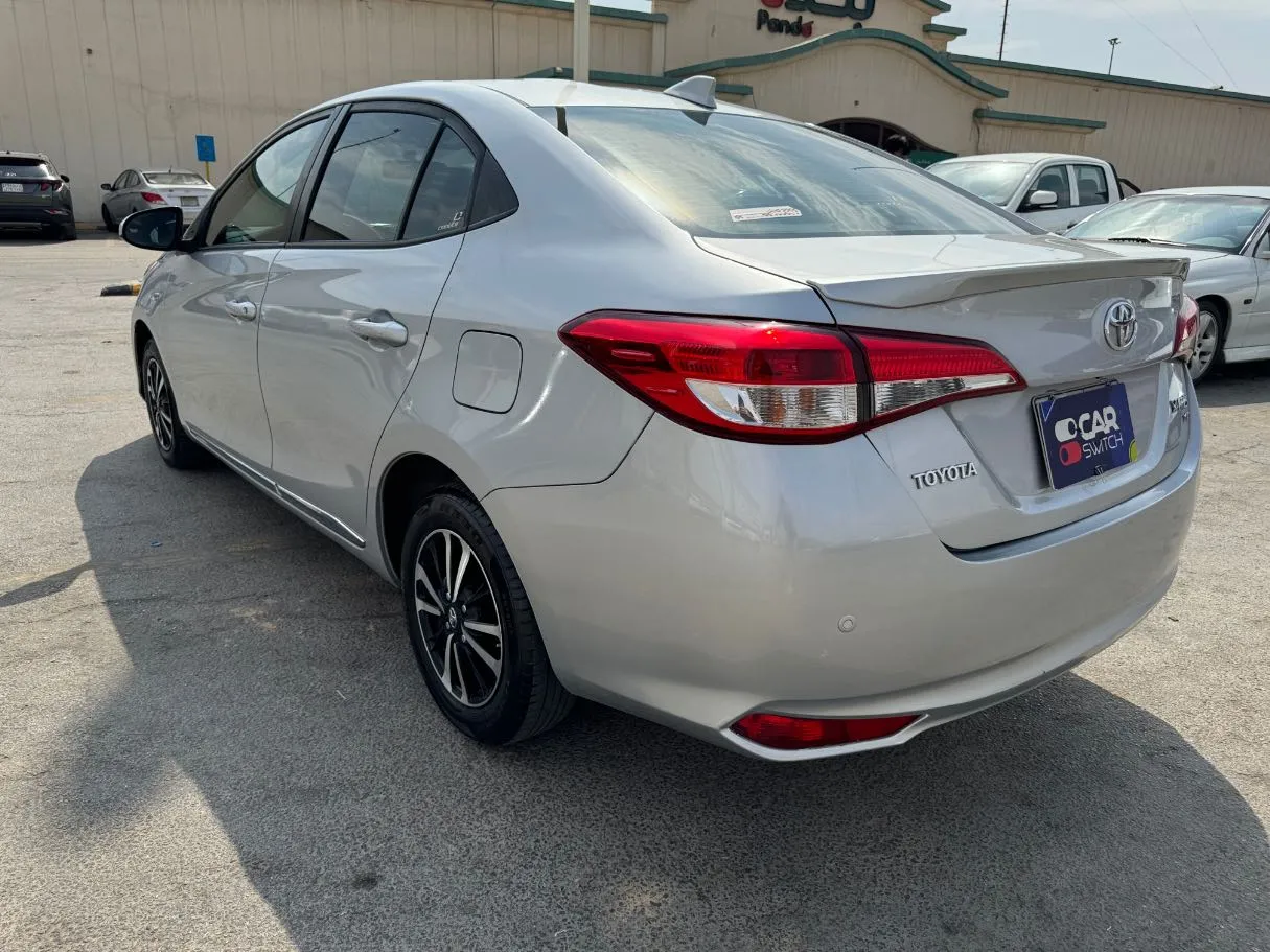 Car image 7