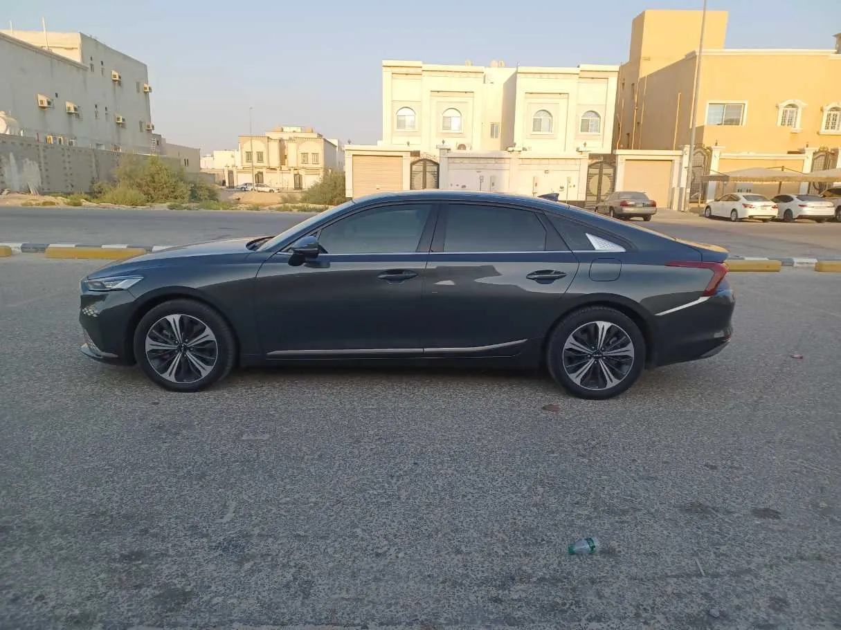 Car image 8