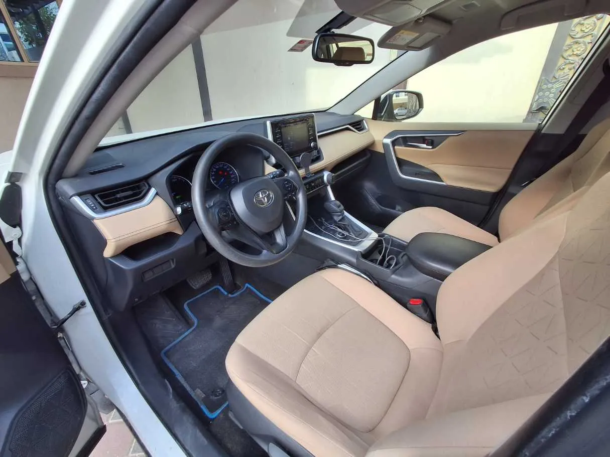 Car image 11