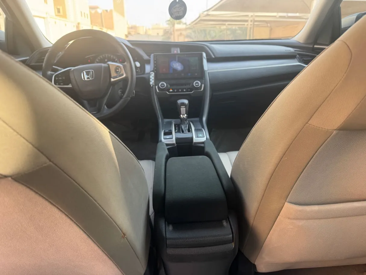 Car image 19