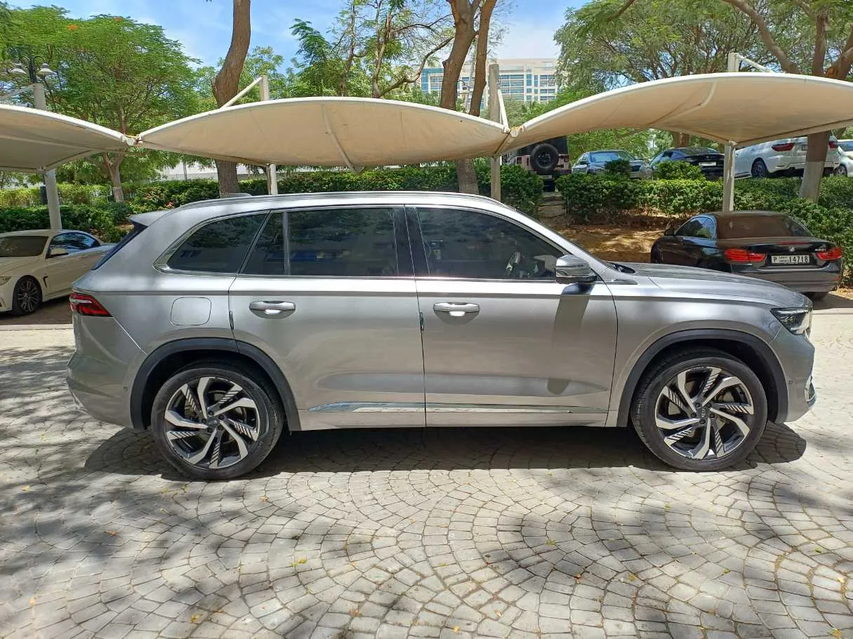 Car image 8
