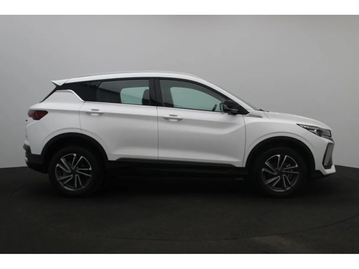 Car image 13