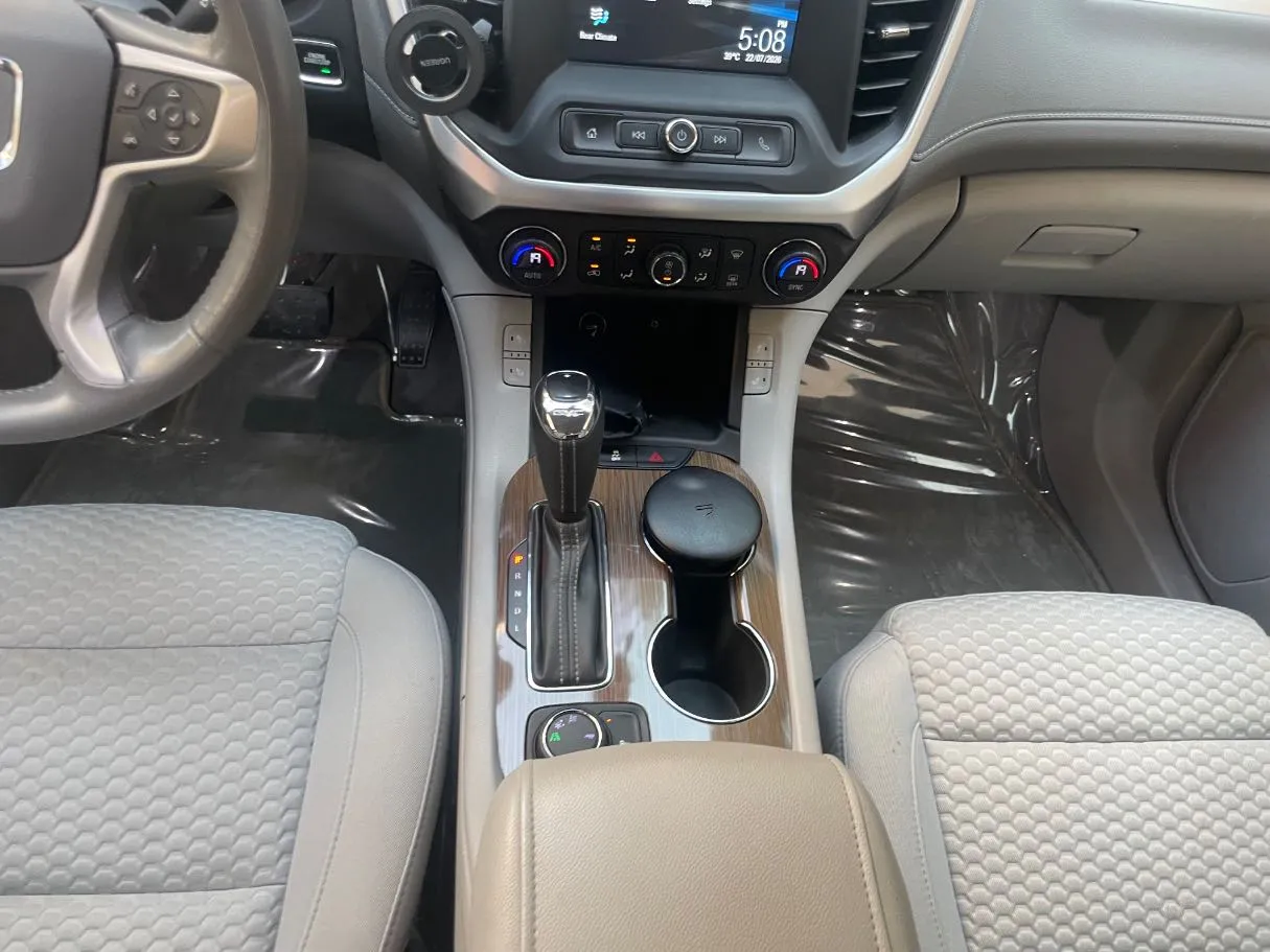 Car image 18