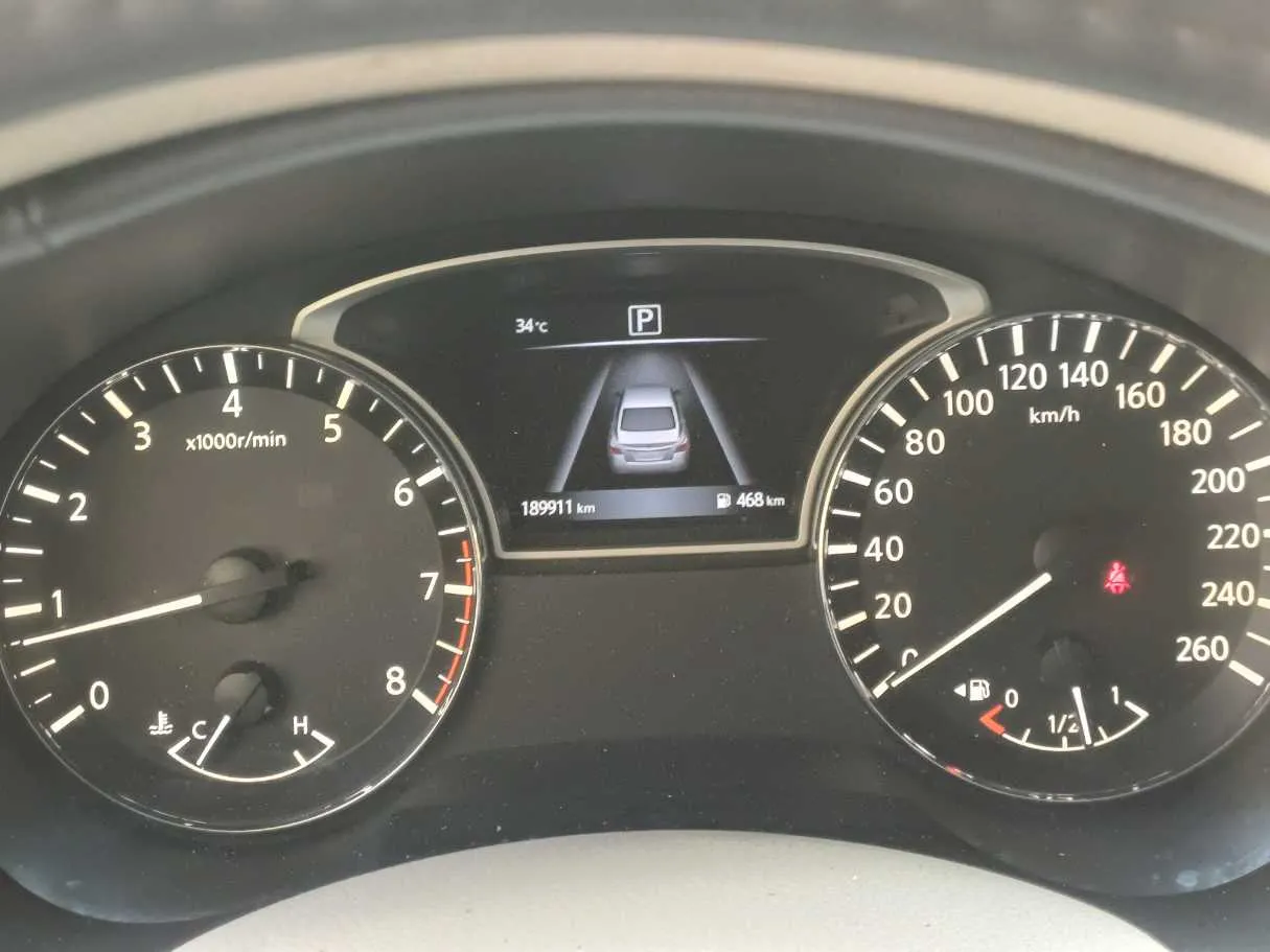 Car image 19