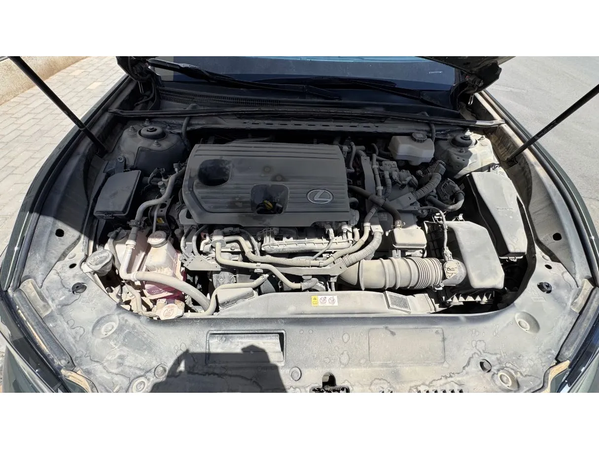 Car image 26