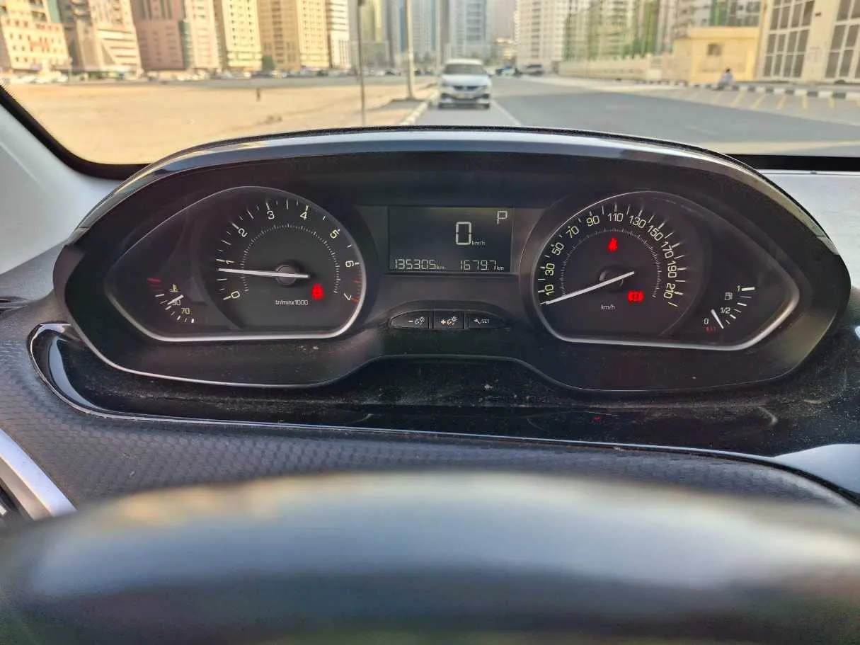 Car image 18