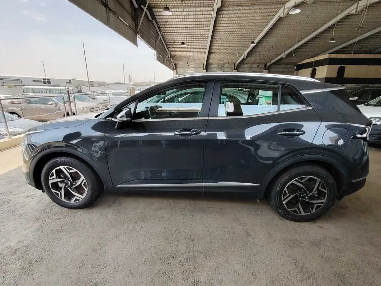 Car image 8