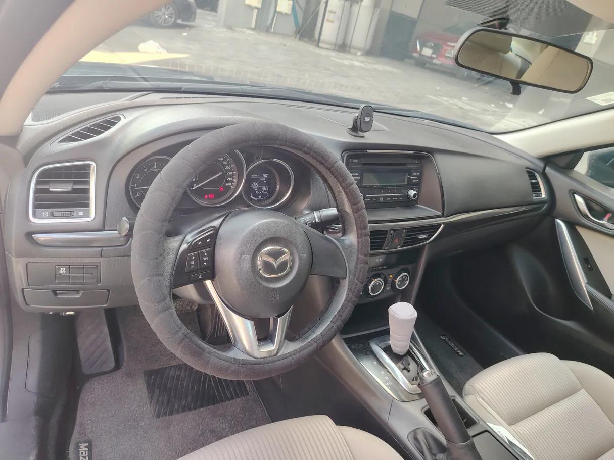 Car image 11