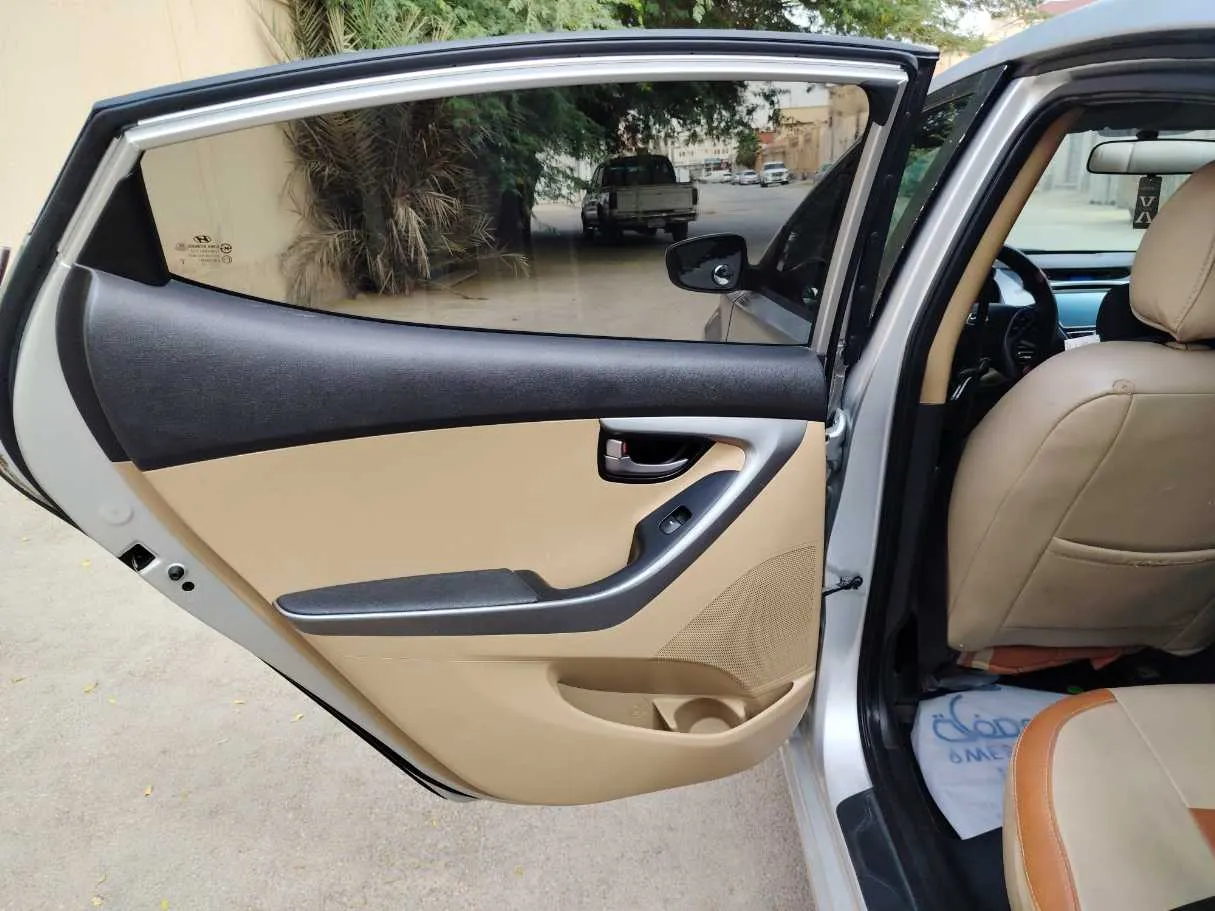 Car image 13