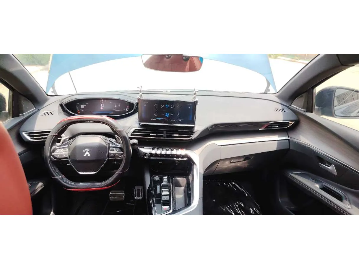 Car image 15
