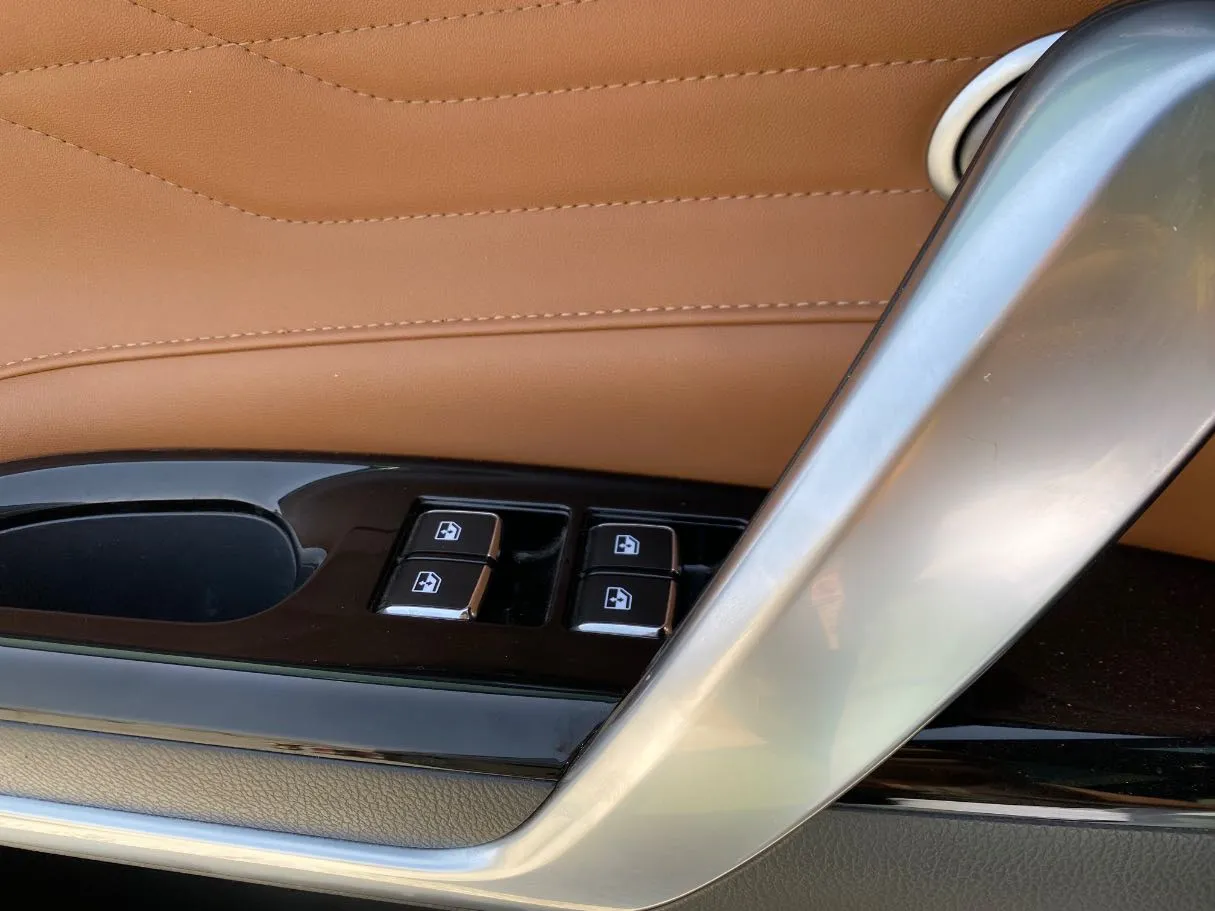 Car image 28