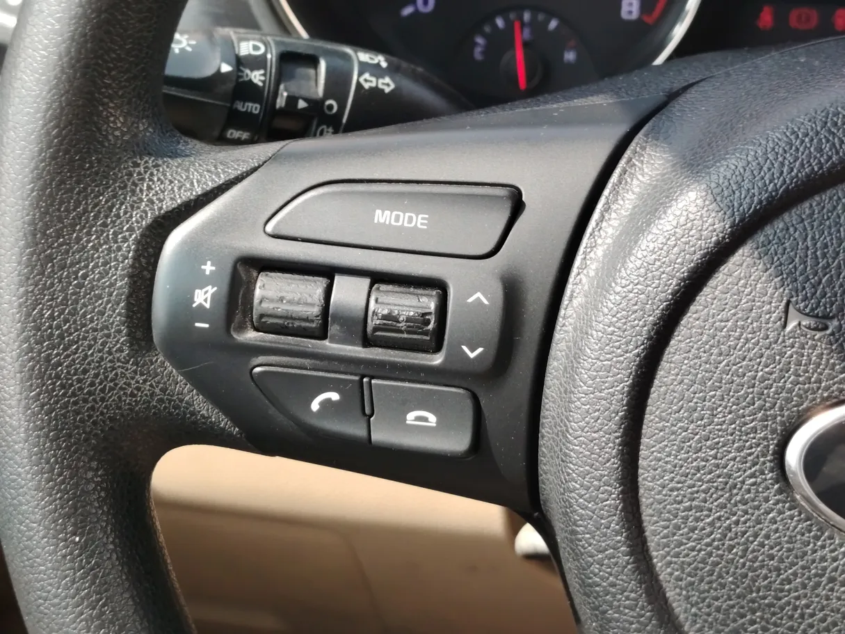 Car image 25