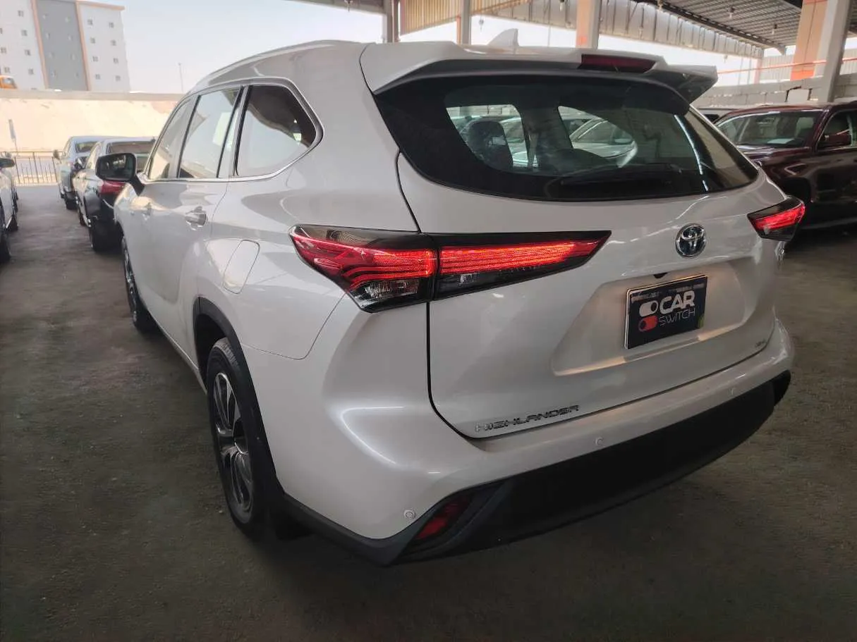 Car image 7