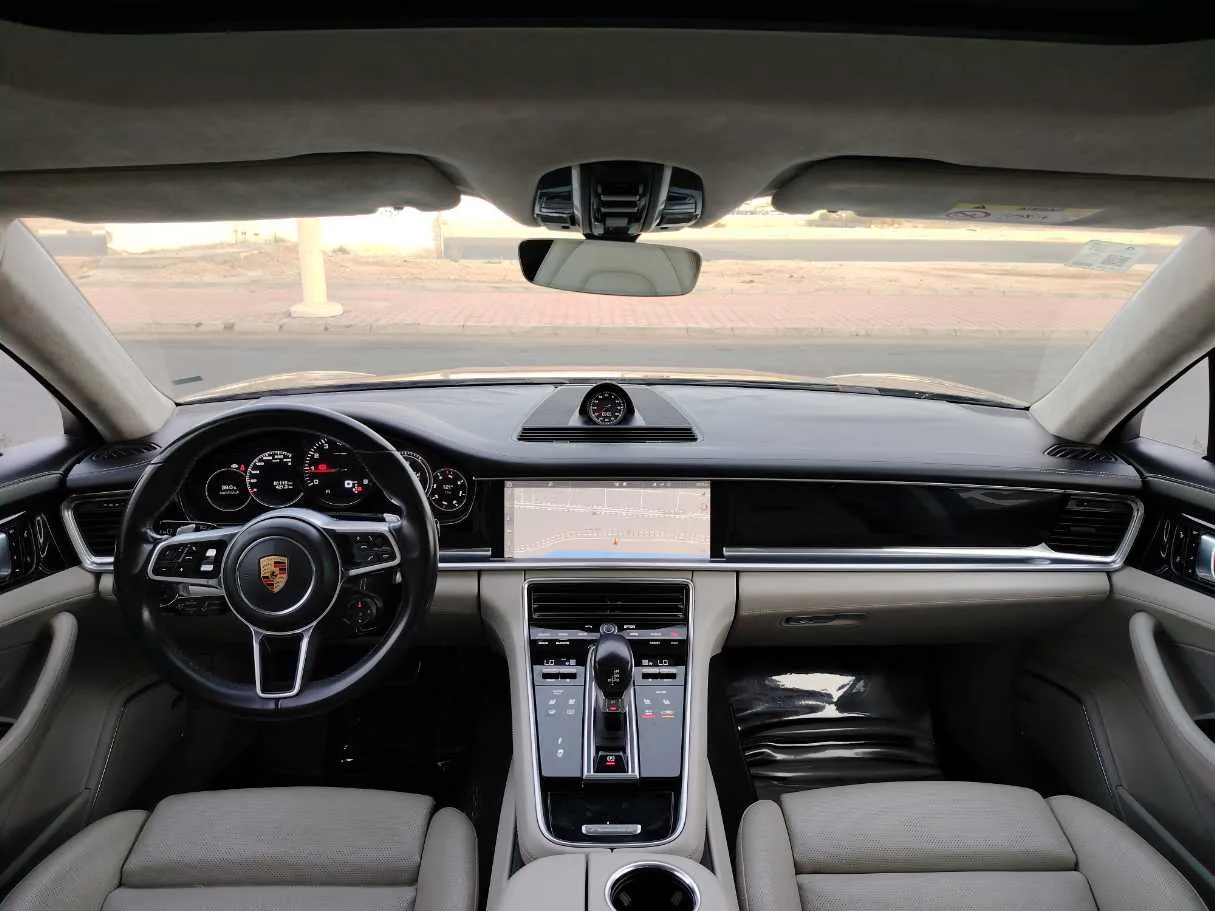 Car image 19