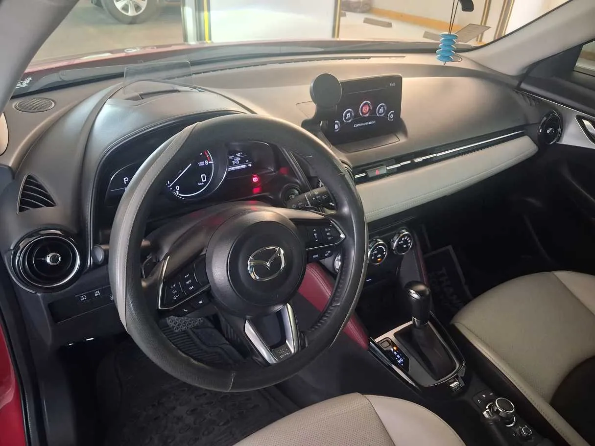 Car image 11