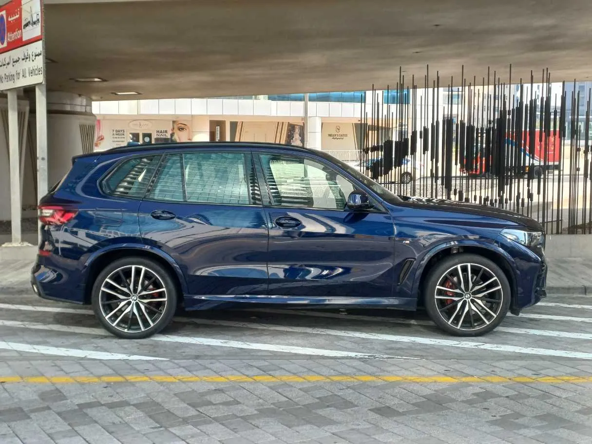 Car image 8