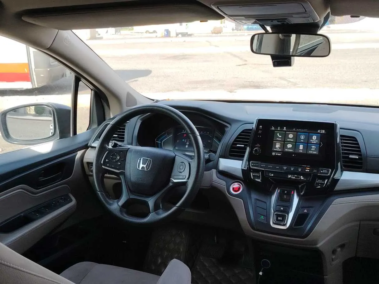Car image 21