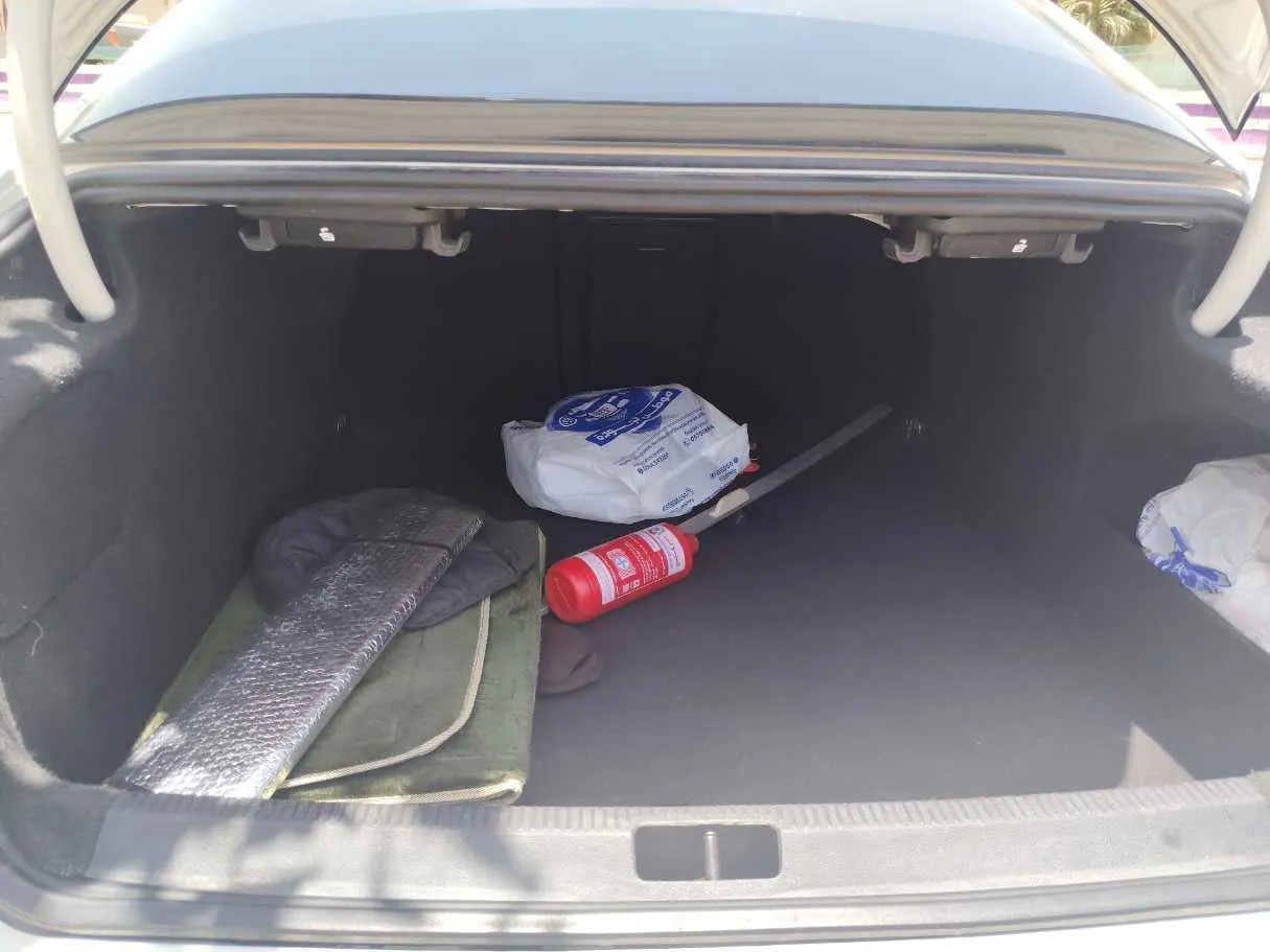 Car image 25
