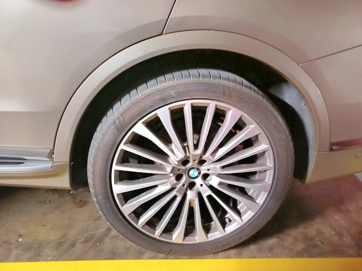 Car image 7
