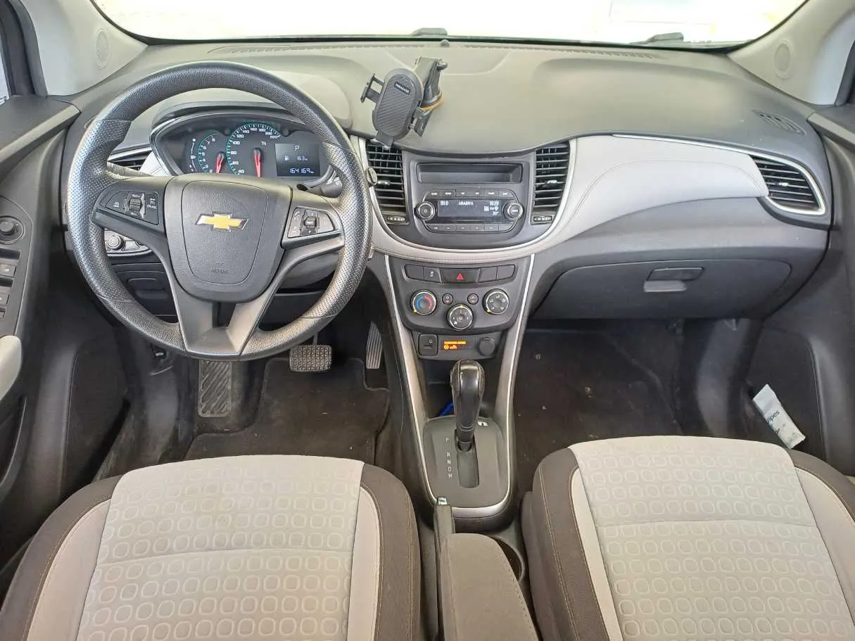 Car image 15